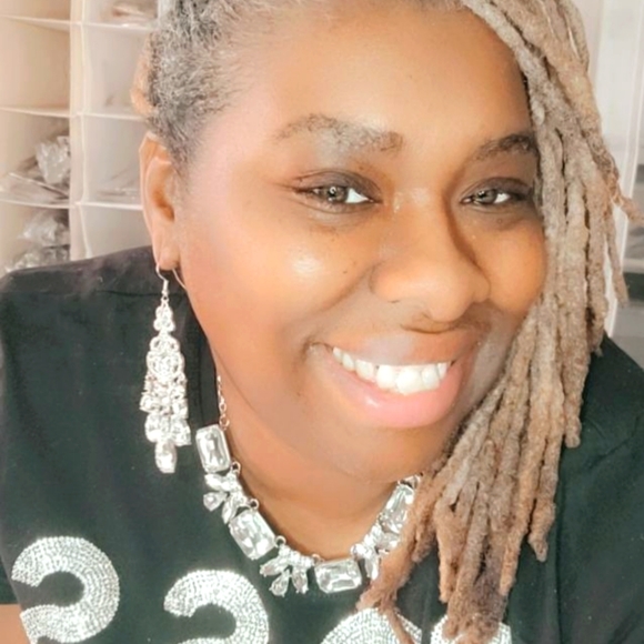 Meet your Posher, Sherondia - Picture 1 of 1